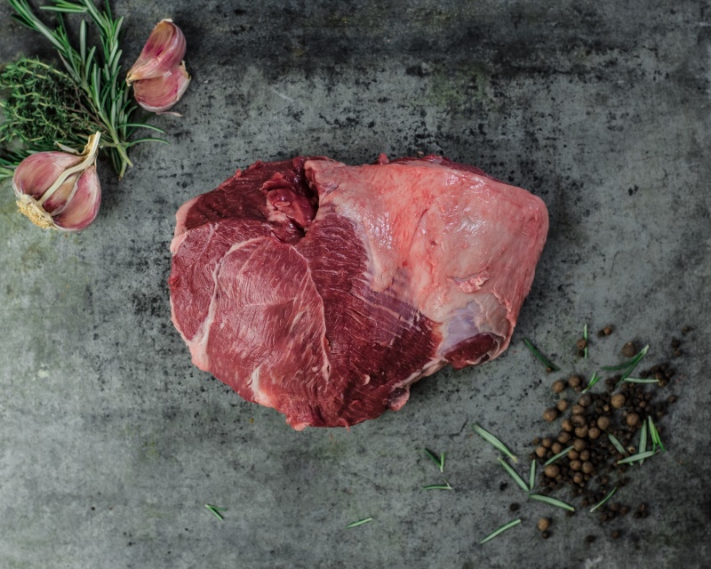 Jehněčí kýta s KOSTÍ